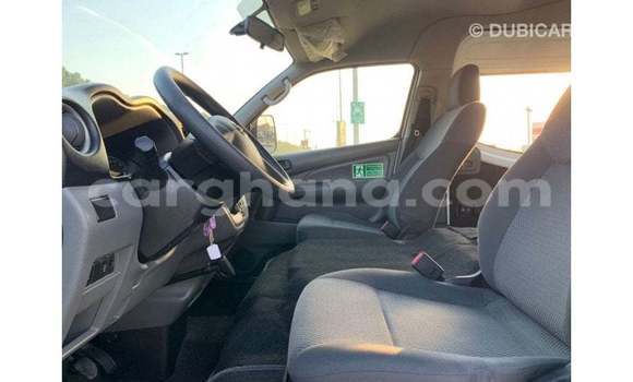 Ra Imported Nissan Urvan funfun Ọkọ̀ in Import - Dubai ni Ashanti Ra Imported Nissan Urvan funfun Ọkọ̀ in Import - Dubai ni Ashanti