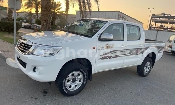 Ra Àlòkù Toyota Hilux funfun Ọkọ̀ in Tema ni Greater Accra Ra Àlòkù Toyota Hilux funfun Ọkọ̀ in Tema ni Greater Accra