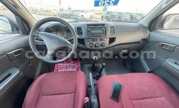 Ra Àlòkù Toyota Hilux funfun Ọkọ̀ in Tema ni Greater Accra Ra Àlòkù Toyota Hilux funfun Ọkọ̀ in Tema ni Greater Accra