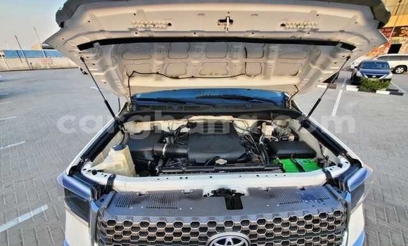 Sayi Na hannu Toyota Tundra White Mota in Accra a Greater Accra Sayi Na hannu Toyota Tundra White Mota in Accra a Greater Accra