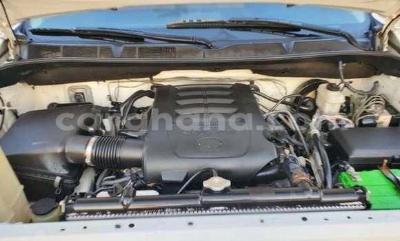 Sayi Na hannu Toyota Tundra White Mota in Accra a Greater Accra Sayi Na hannu Toyota Tundra White Mota in Accra a Greater Accra