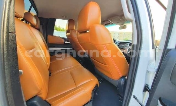 Sayi Na hannu Toyota Tundra White Mota in Accra a Greater Accra Sayi Na hannu Toyota Tundra White Mota in Accra a Greater Accra