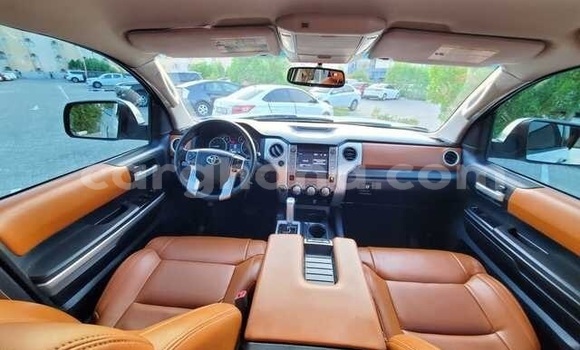 Sayi Na hannu Toyota Tundra White Mota in Accra a Greater Accra Sayi Na hannu Toyota Tundra White Mota in Accra a Greater Accra