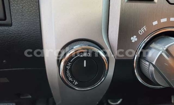 Sayi Na hannu Toyota Tundra White Mota in Accra a Greater Accra Sayi Na hannu Toyota Tundra White Mota in Accra a Greater Accra