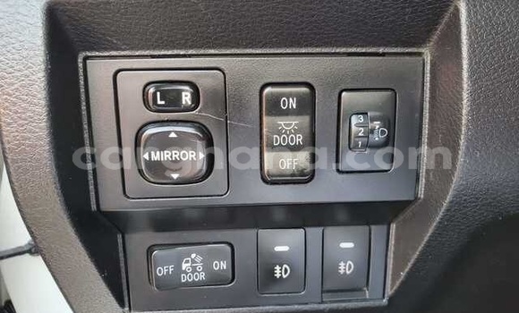 Sayi Na hannu Toyota Tundra White Mota in Accra a Greater Accra Sayi Na hannu Toyota Tundra White Mota in Accra a Greater Accra