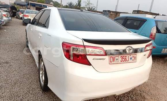 Ra Àlòkù Toyota Camry (Japan) Silver Ọkọ̀ in Iwọn didun ni Oorun Ra Àlòkù Toyota Camry (Japan) Silver Ọkọ̀ in Iwọn didun ni Oorun