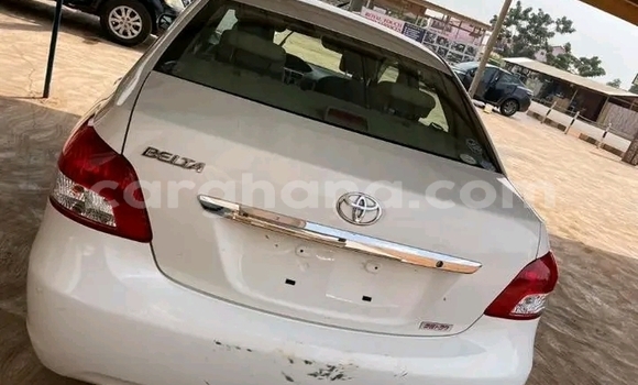 Ra Àlòkù Toyota Belta funfun Ọkọ̀ in Accra ni Greater Accra Ra Àlòkù Toyota Belta funfun Ọkọ̀ in Accra ni Greater Accra