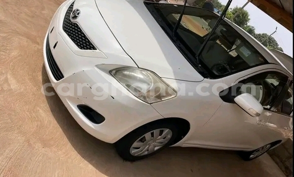 Ra Àlòkù Toyota Belta funfun Ọkọ̀ in Accra ni Greater Accra Ra Àlòkù Toyota Belta funfun Ọkọ̀ in Accra ni Greater Accra