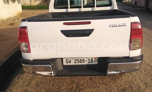 Sayi Na hannu Toyota Hilux White Mota in Accra a Greater Accra Sayi Na hannu Toyota Hilux White Mota in Accra a Greater Accra