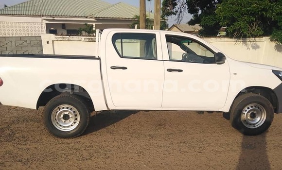 Sayi Na hannu Toyota Hilux White Mota in Accra a Greater Accra Sayi Na hannu Toyota Hilux White Mota in Accra a Greater Accra