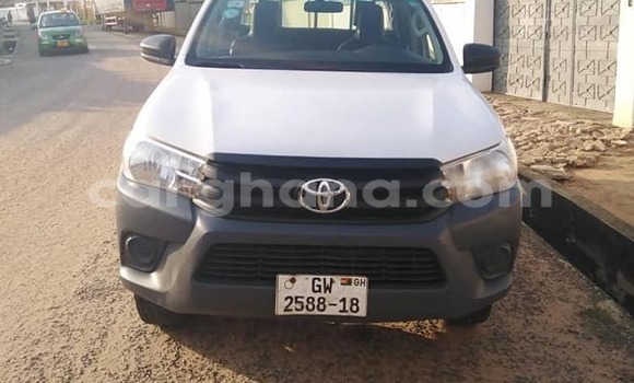 Sayi Na hannu Toyota Hilux White Mota in Accra a Greater Accra Sayi Na hannu Toyota Hilux White Mota in Accra a Greater Accra