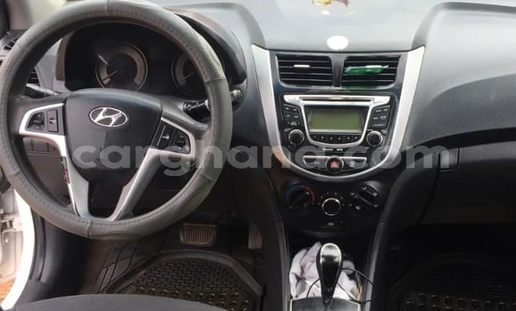 Sayi Na hannu Hyundai Accent White Mota in Accra a Greater Accra Sayi Na hannu Hyundai Accent White Mota in Accra a Greater Accra