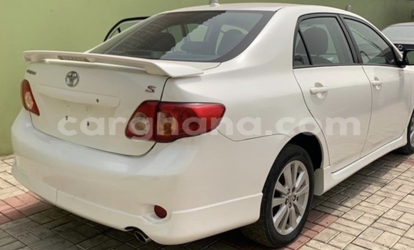 Sayi Na hannu Toyota Corolla White Mota in Accra a Greater Accra Sayi Na hannu Toyota Corolla White Mota in Accra a Greater Accra