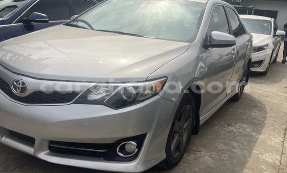 Ra Àlòkù Toyota Camry Silver Ọkọ̀ in Accra ni Greater Accra