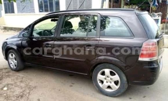 Sayi Na hannu Opel Zafira Black Mota in Accra a Greater Accra