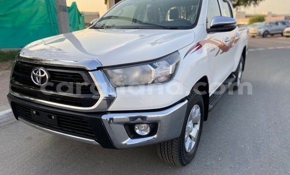 Ra Àlòkù Toyota Hilux funfun Ọkọ̀ in Accra ni Greater Accra Ra Àlòkù Toyota Hilux funfun Ọkọ̀ in Accra ni Greater Accra