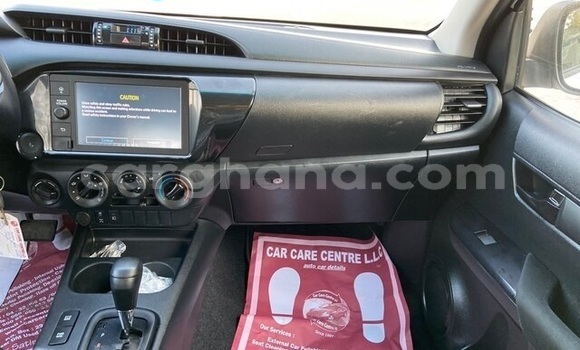 Ra Àlòkù Toyota Hilux funfun Ọkọ̀ in Accra ni Greater Accra Ra Àlòkù Toyota Hilux funfun Ọkọ̀ in Accra ni Greater Accra