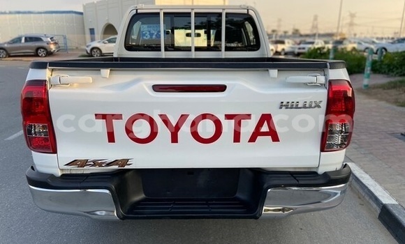 Ra Àlòkù Toyota Hilux funfun Ọkọ̀ in Accra ni Greater Accra Ra Àlòkù Toyota Hilux funfun Ọkọ̀ in Accra ni Greater Accra