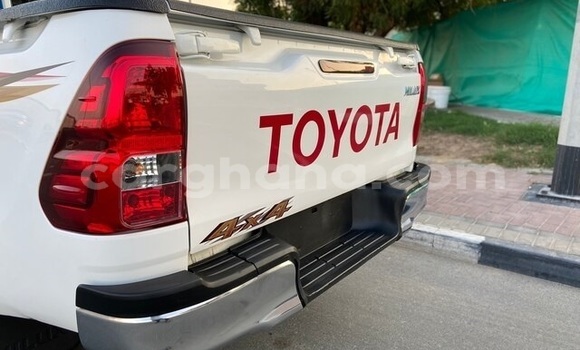 Ra Àlòkù Toyota Hilux funfun Ọkọ̀ in Accra ni Greater Accra Ra Àlòkù Toyota Hilux funfun Ọkọ̀ in Accra ni Greater Accra