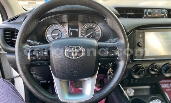 Ra Àlòkù Toyota Hilux funfun Ọkọ̀ in Accra ni Greater Accra Ra Àlòkù Toyota Hilux funfun Ọkọ̀ in Accra ni Greater Accra