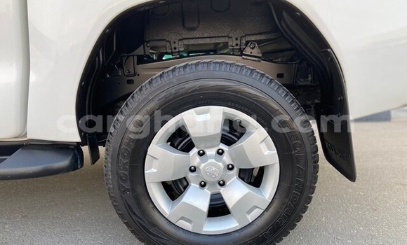 Ra Àlòkù Toyota Hilux funfun Ọkọ̀ in Accra ni Greater Accra Ra Àlòkù Toyota Hilux funfun Ọkọ̀ in Accra ni Greater Accra