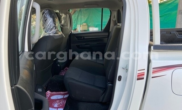 Ra Àlòkù Toyota Hilux funfun Ọkọ̀ in Accra ni Greater Accra Ra Àlòkù Toyota Hilux funfun Ọkọ̀ in Accra ni Greater Accra
