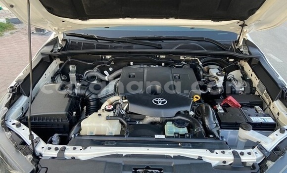 Ra Àlòkù Toyota Hilux funfun Ọkọ̀ in Accra ni Greater Accra Ra Àlòkù Toyota Hilux funfun Ọkọ̀ in Accra ni Greater Accra