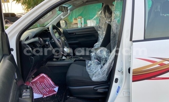 Ra Àlòkù Toyota Hilux funfun Ọkọ̀ in Accra ni Greater Accra Ra Àlòkù Toyota Hilux funfun Ọkọ̀ in Accra ni Greater Accra