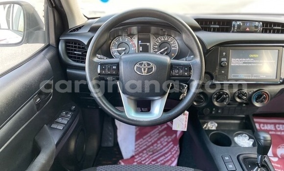 Ra Àlòkù Toyota Hilux funfun Ọkọ̀ in Accra ni Greater Accra Ra Àlòkù Toyota Hilux funfun Ọkọ̀ in Accra ni Greater Accra