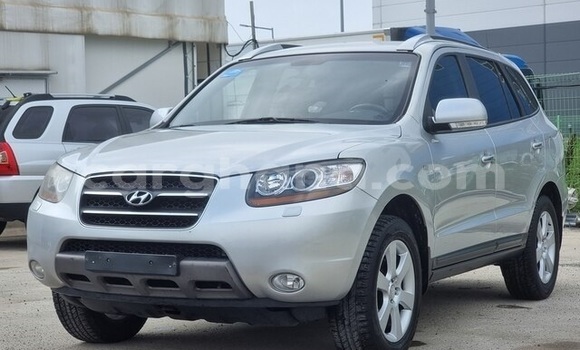 Ra Àlòkù Hyundai Santa Fe Silver Ọkọ̀ in Accra ni Greater Accra