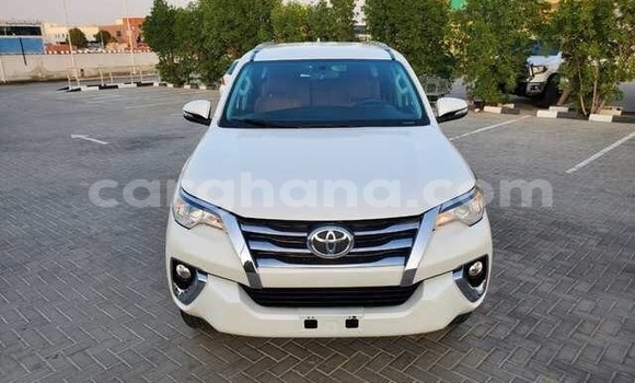 Sayi Na hannu Toyota Fortuner White Mota in Accra a Greater Accra Sayi Na hannu Toyota Fortuner White Mota in Accra a Greater Accra
