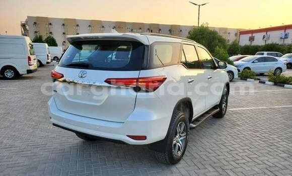 Sayi Na hannu Toyota Fortuner White Mota in Accra a Greater Accra Sayi Na hannu Toyota Fortuner White Mota in Accra a Greater Accra