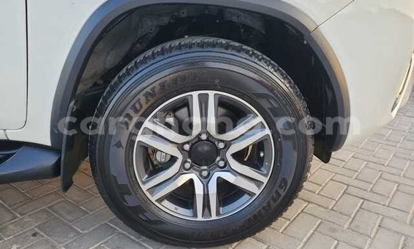 Sayi Na hannu Toyota Fortuner White Mota in Accra a Greater Accra Sayi Na hannu Toyota Fortuner White Mota in Accra a Greater Accra