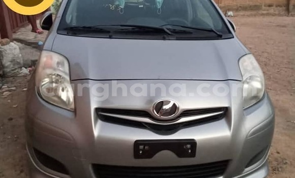 Ra Àlòkù Toyota Vitz Silver Ọkọ̀ in Accra ni Greater Accra