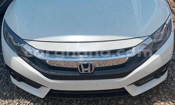 Sayi Na hannu Honda Civic White Mota in Accra a Greater Accra