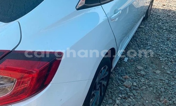 Sayi Na hannu Honda Civic White Mota in Accra a Greater Accra Sayi Na hannu Honda Civic White Mota in Accra a Greater Accra