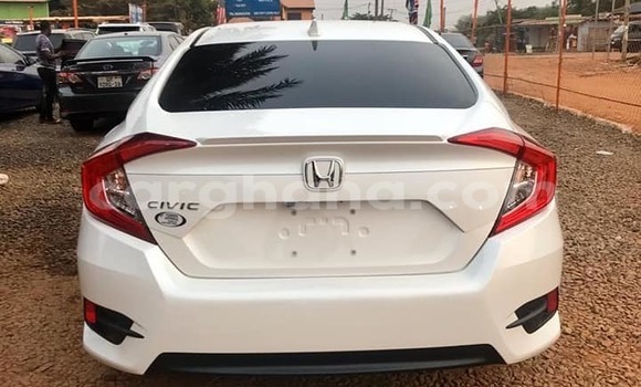 Sayi Na hannu Honda Civic White Mota in Accra a Greater Accra Sayi Na hannu Honda Civic White Mota in Accra a Greater Accra