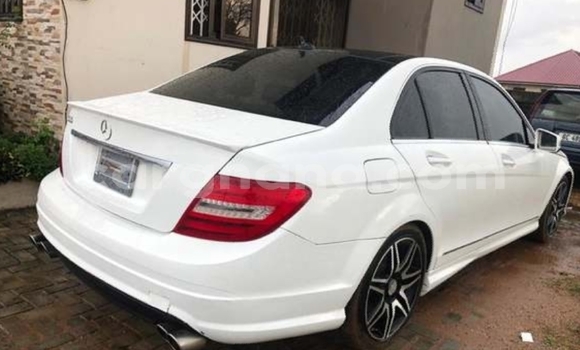 Ra Àlòkù Mercedes‒Benz C–Class funfun Ọkọ̀ in Accra ni Greater Accra Ra Àlòkù Mercedes‒Benz C–Class funfun Ọkọ̀ in Accra ni Greater Accra