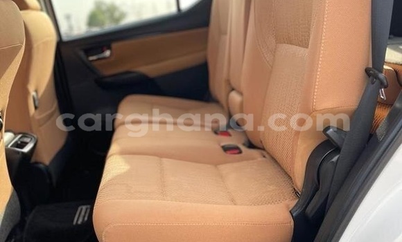 Sayi Na hannu Toyota Fortuner White Mota in Accra a Greater Accra Sayi Na hannu Toyota Fortuner White Mota in Accra a Greater Accra