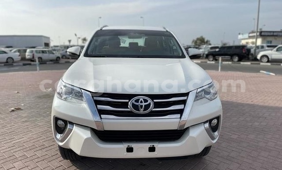 Sayi Na hannu Toyota Fortuner White Mota in Accra a Greater Accra Sayi Na hannu Toyota Fortuner White Mota in Accra a Greater Accra