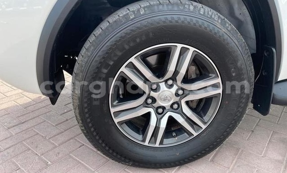 Sayi Na hannu Toyota Fortuner White Mota in Accra a Greater Accra Sayi Na hannu Toyota Fortuner White Mota in Accra a Greater Accra