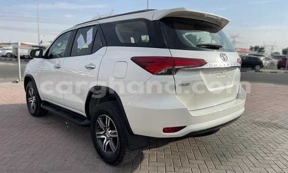 Sayi Na hannu Toyota Fortuner White Mota in Accra a Greater Accra Sayi Na hannu Toyota Fortuner White Mota in Accra a Greater Accra