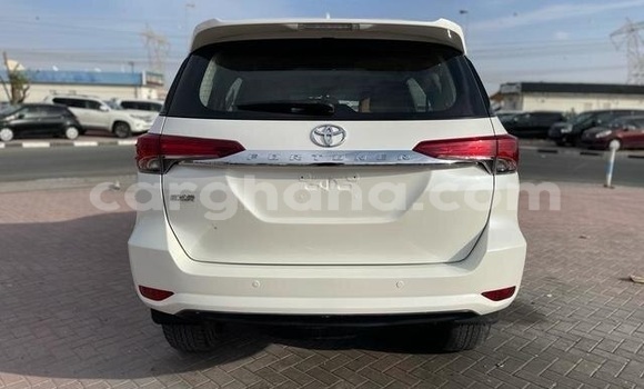 Sayi Na hannu Toyota Fortuner White Mota in Accra a Greater Accra Sayi Na hannu Toyota Fortuner White Mota in Accra a Greater Accra