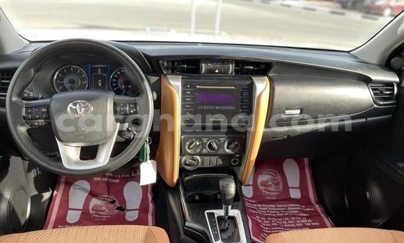 Sayi Na hannu Toyota Fortuner White Mota in Accra a Greater Accra Sayi Na hannu Toyota Fortuner White Mota in Accra a Greater Accra