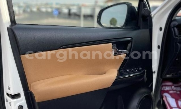 Sayi Na hannu Toyota Fortuner White Mota in Accra a Greater Accra Sayi Na hannu Toyota Fortuner White Mota in Accra a Greater Accra
