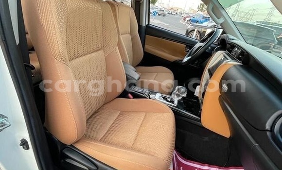 Sayi Na hannu Toyota Fortuner White Mota in Accra a Greater Accra Sayi Na hannu Toyota Fortuner White Mota in Accra a Greater Accra