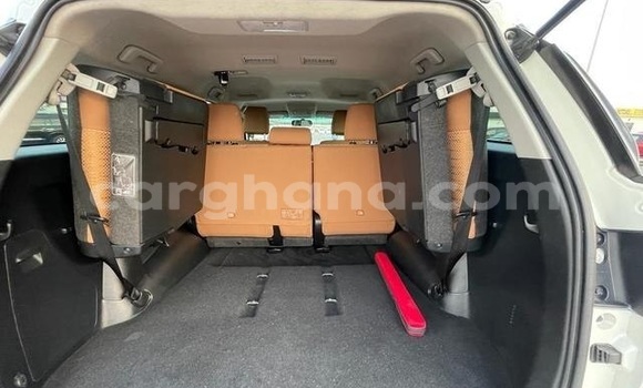Sayi Na hannu Toyota Fortuner White Mota in Accra a Greater Accra Sayi Na hannu Toyota Fortuner White Mota in Accra a Greater Accra
