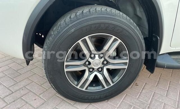 Sayi Na hannu Toyota Fortuner White Mota in Accra a Greater Accra Sayi Na hannu Toyota Fortuner White Mota in Accra a Greater Accra