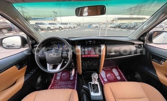 Sayi Na hannu Toyota Fortuner White Mota in Accra a Greater Accra Sayi Na hannu Toyota Fortuner White Mota in Accra a Greater Accra