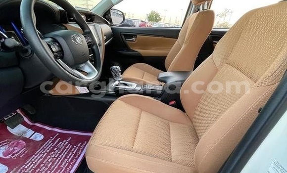 Sayi Na hannu Toyota Fortuner White Mota in Accra a Greater Accra Sayi Na hannu Toyota Fortuner White Mota in Accra a Greater Accra